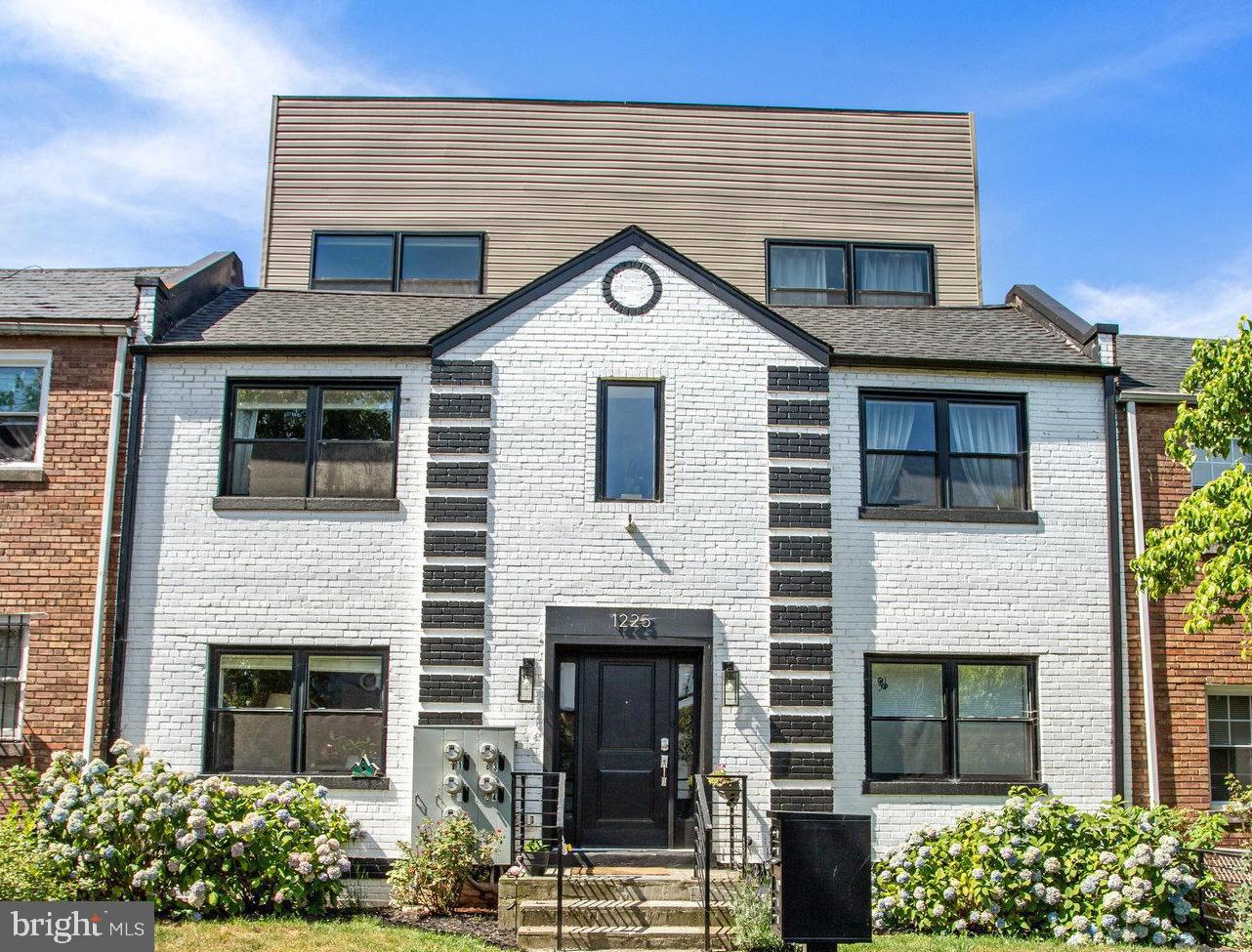 1225 RAUM STREET NE 1