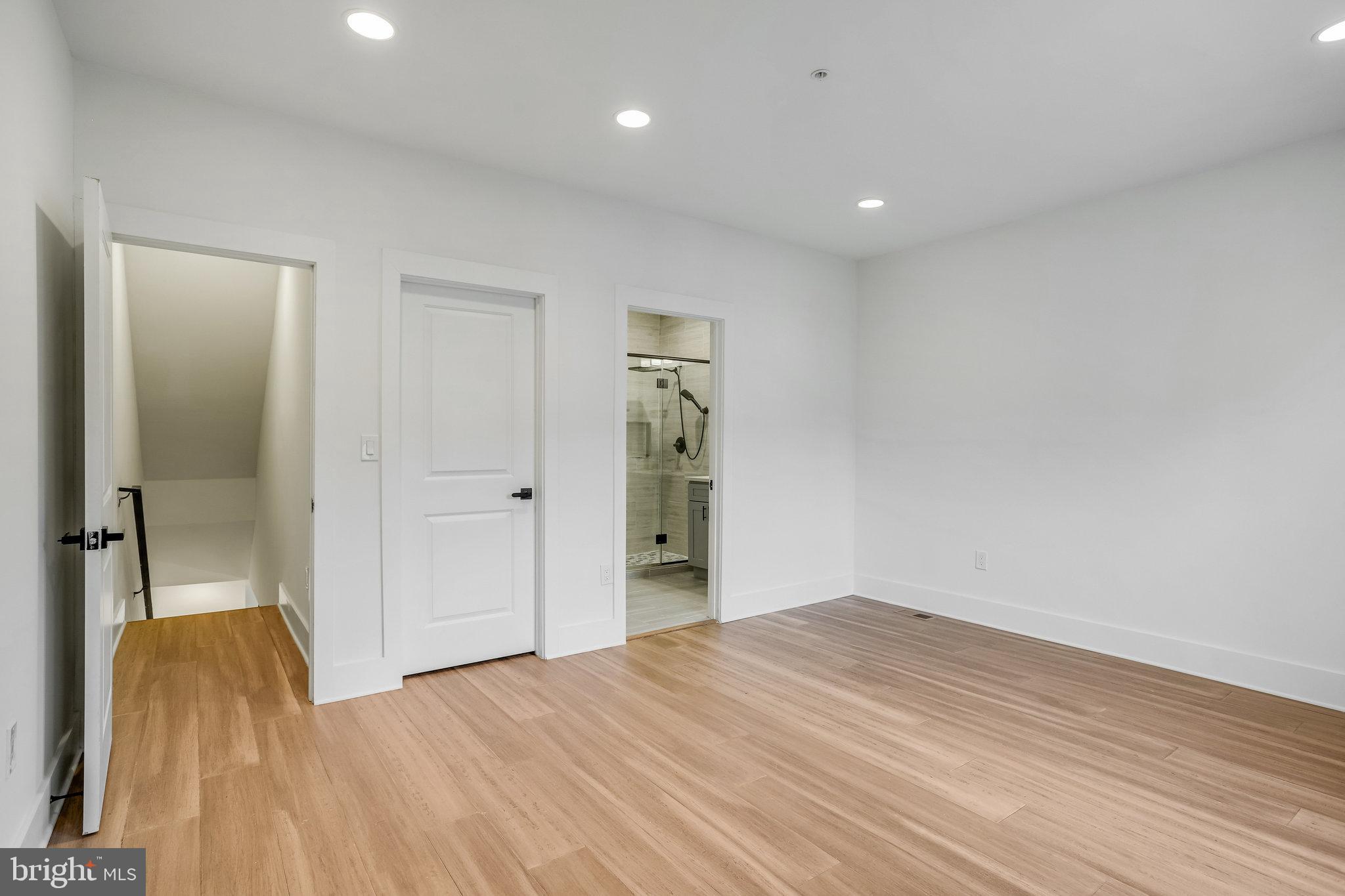 1225 RAUM STREET NE 1