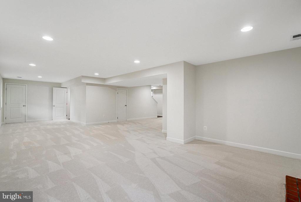 2642 ROBERT WALKER PLACE