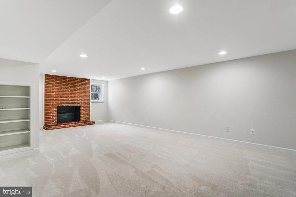 2642 ROBERT WALKER PLACE