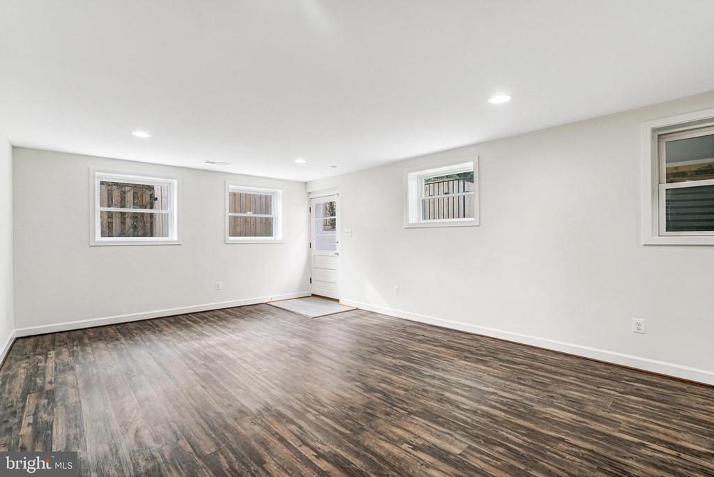 2642 ROBERT WALKER PLACE