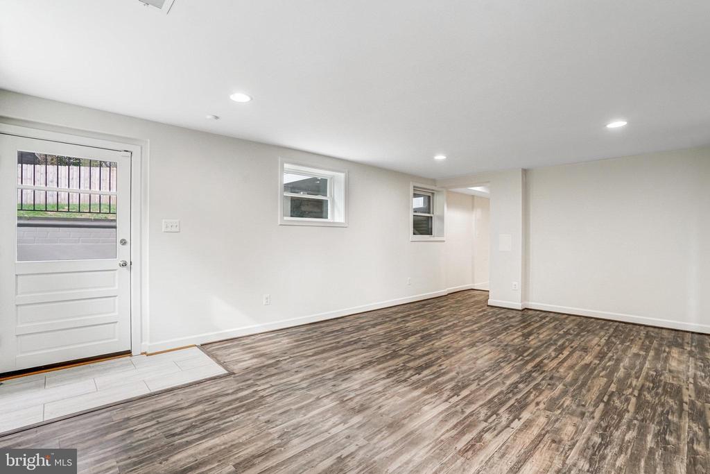 2642 ROBERT WALKER PLACE