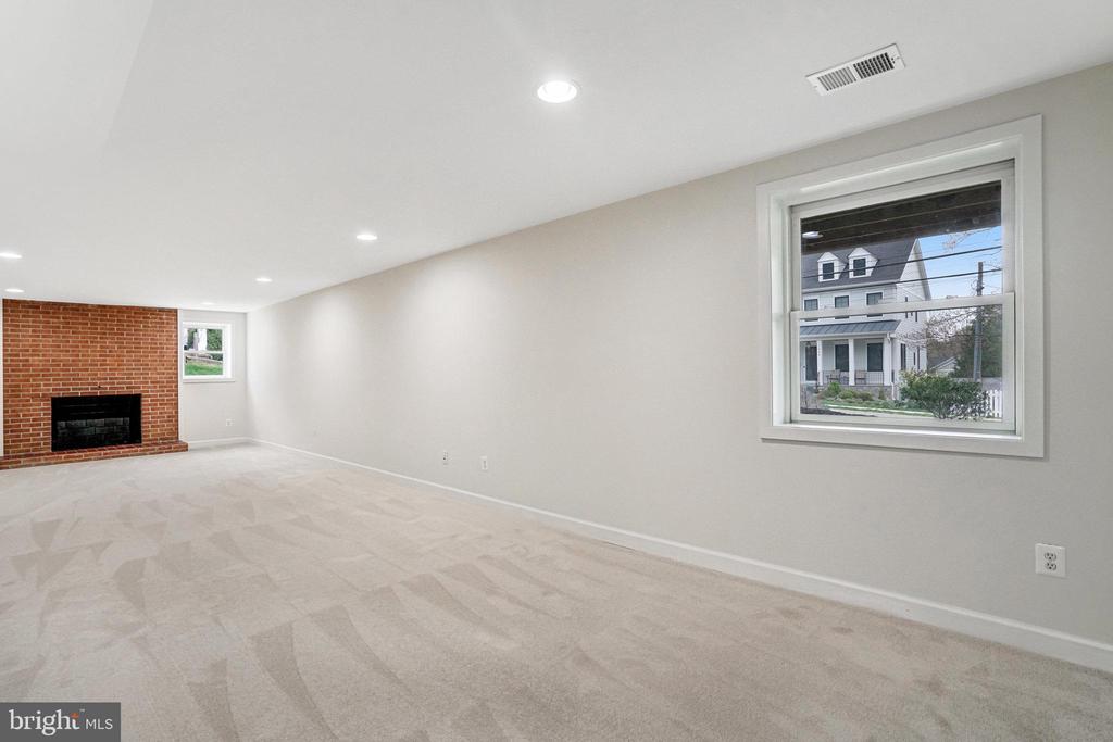 2642 ROBERT WALKER PLACE