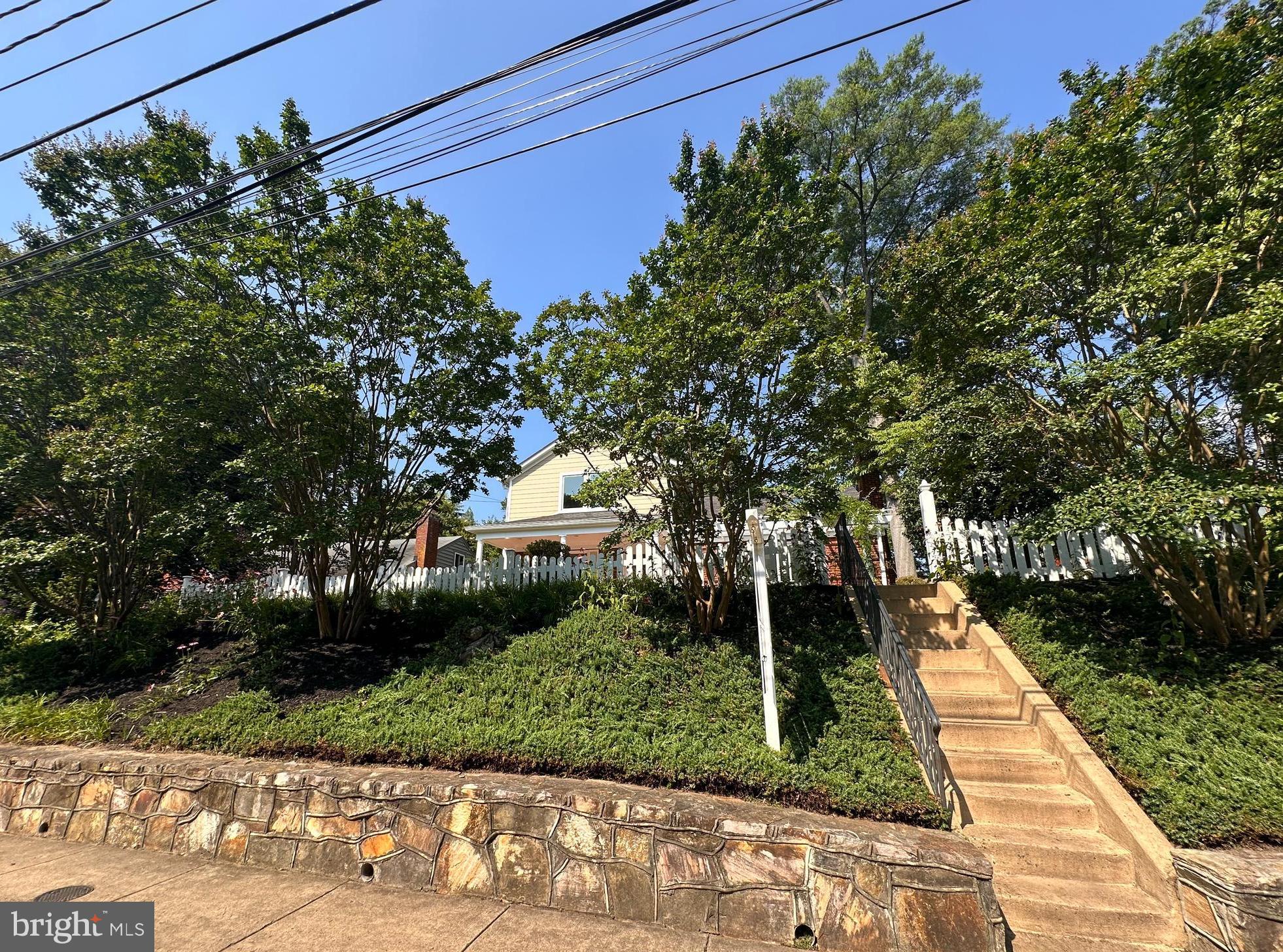 1518 N EDISON STREET