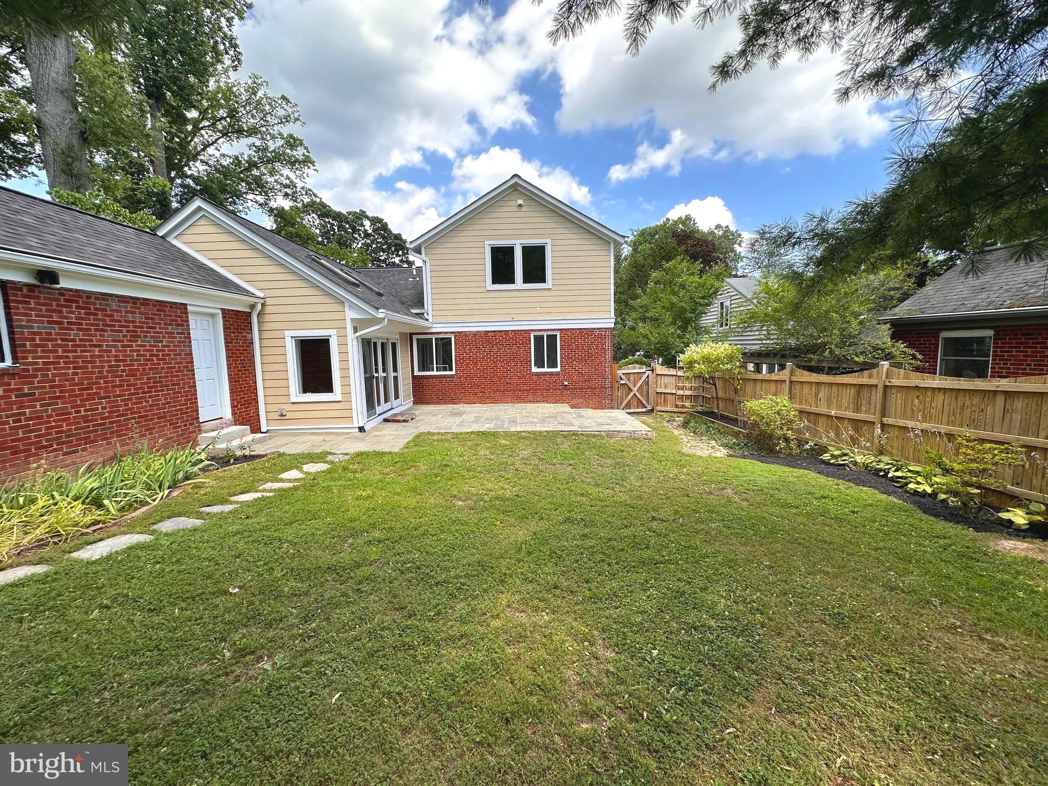 1518 N EDISON STREET