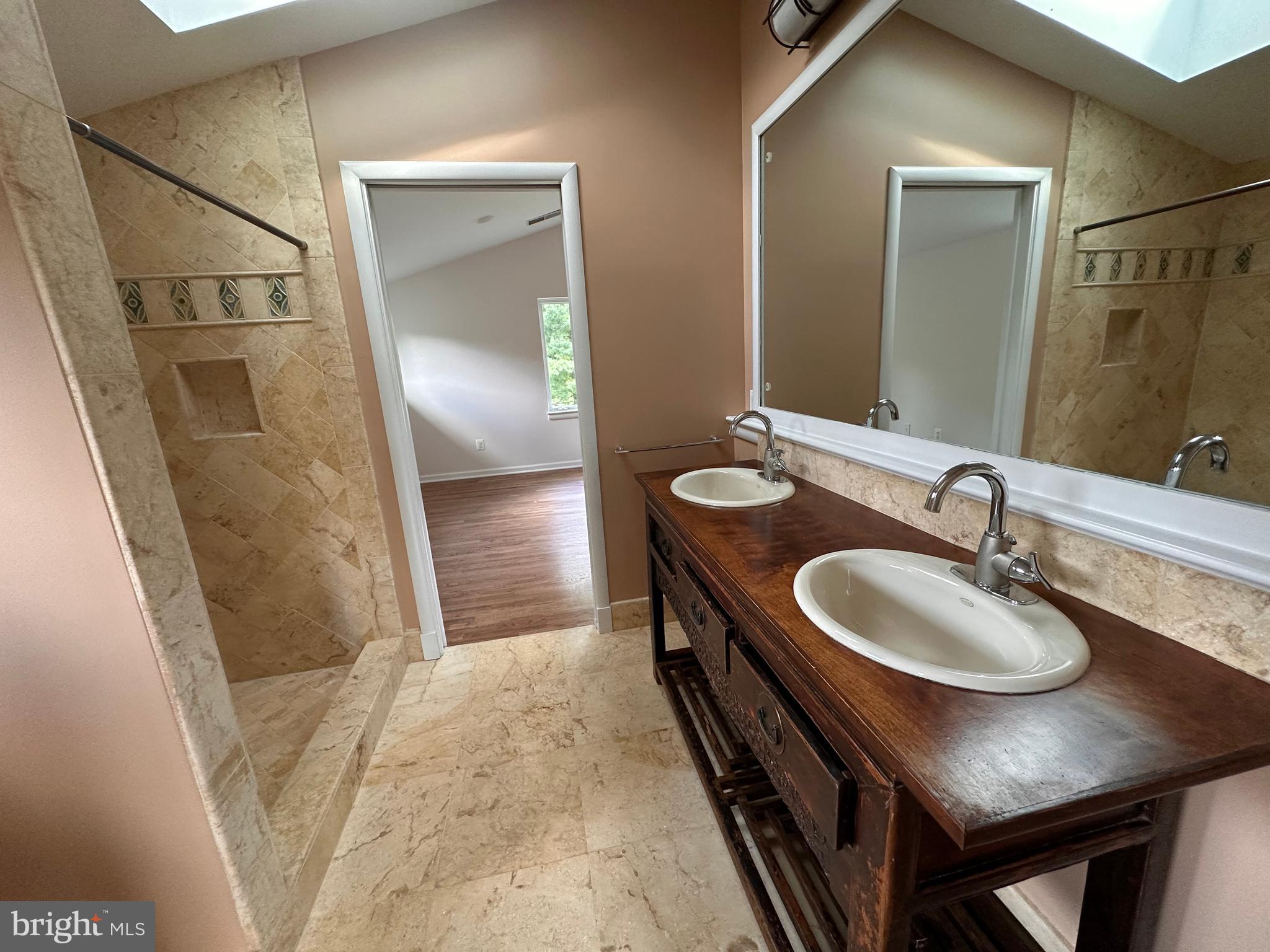 1518 N EDISON STREET