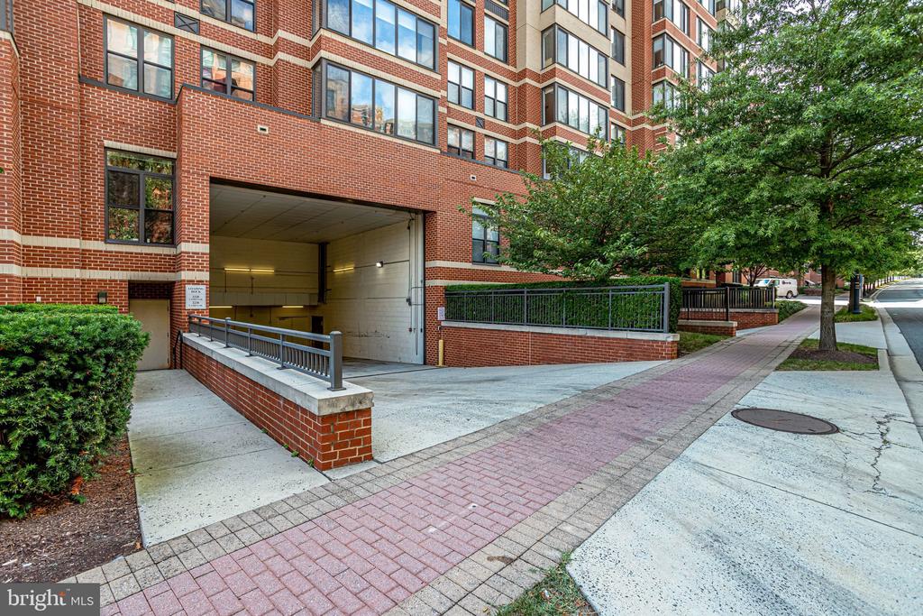2220 FAIRFAX DRIVE 412