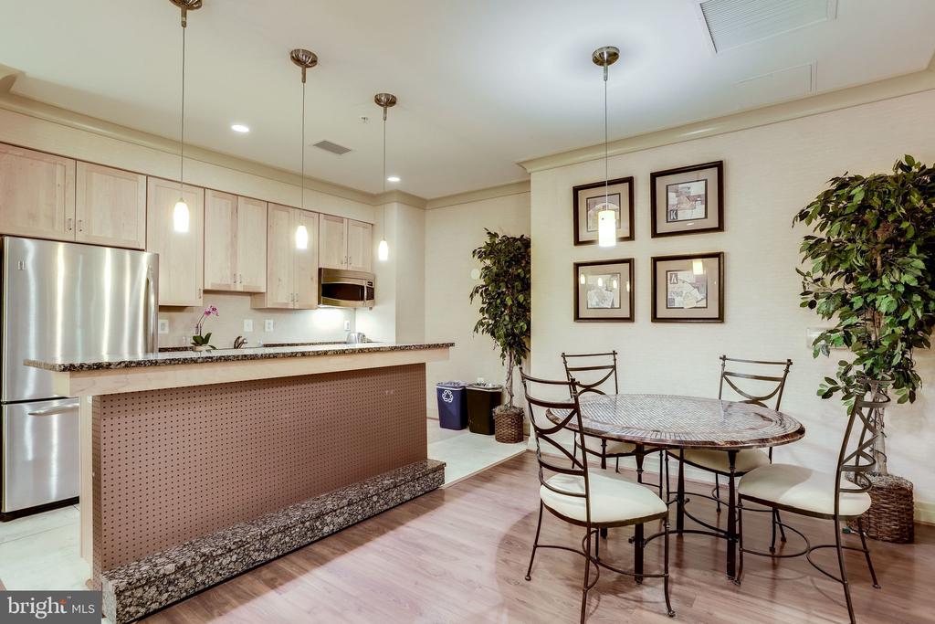 2220 FAIRFAX DRIVE 412