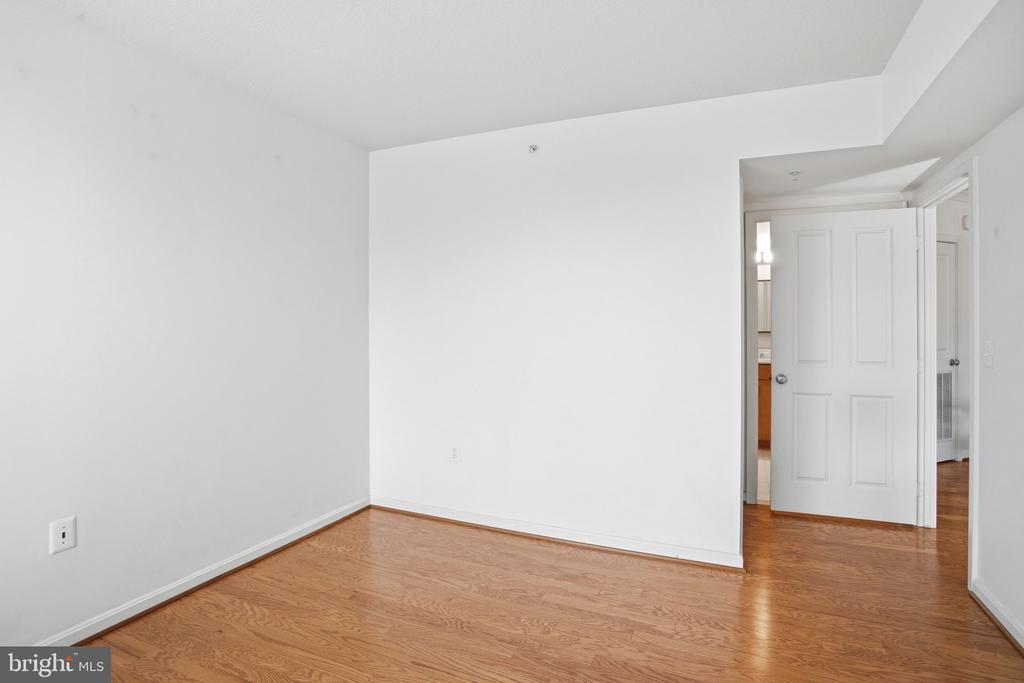 2220 FAIRFAX DRIVE 412