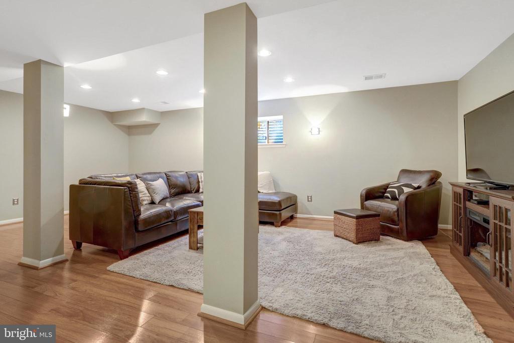 7009 POLINS COURT