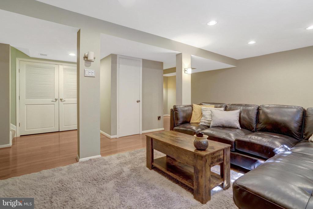 7009 POLINS COURT