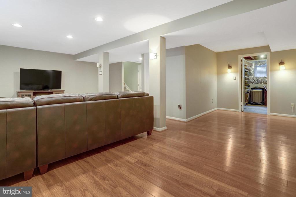 7009 POLINS COURT