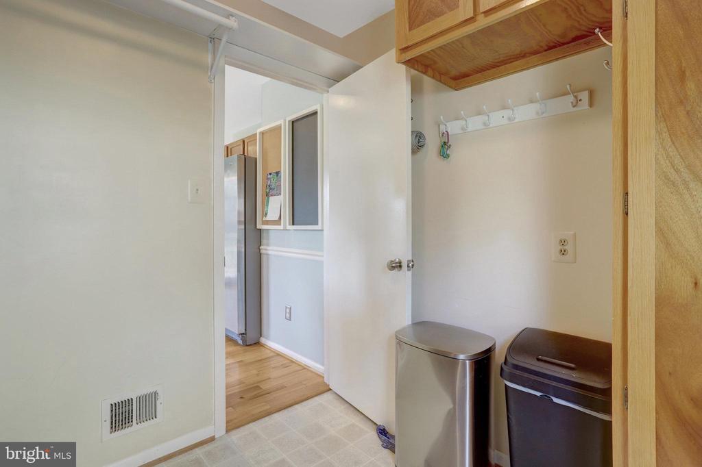 7009 POLINS COURT