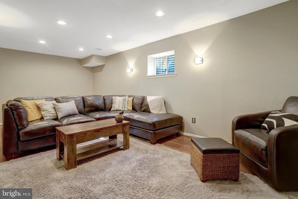 7009 POLINS COURT
