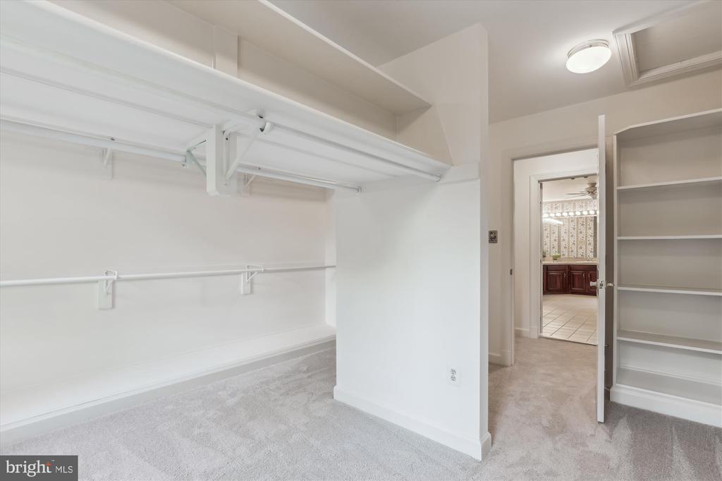 5937 FAIRVIEW WOODS DRIVE