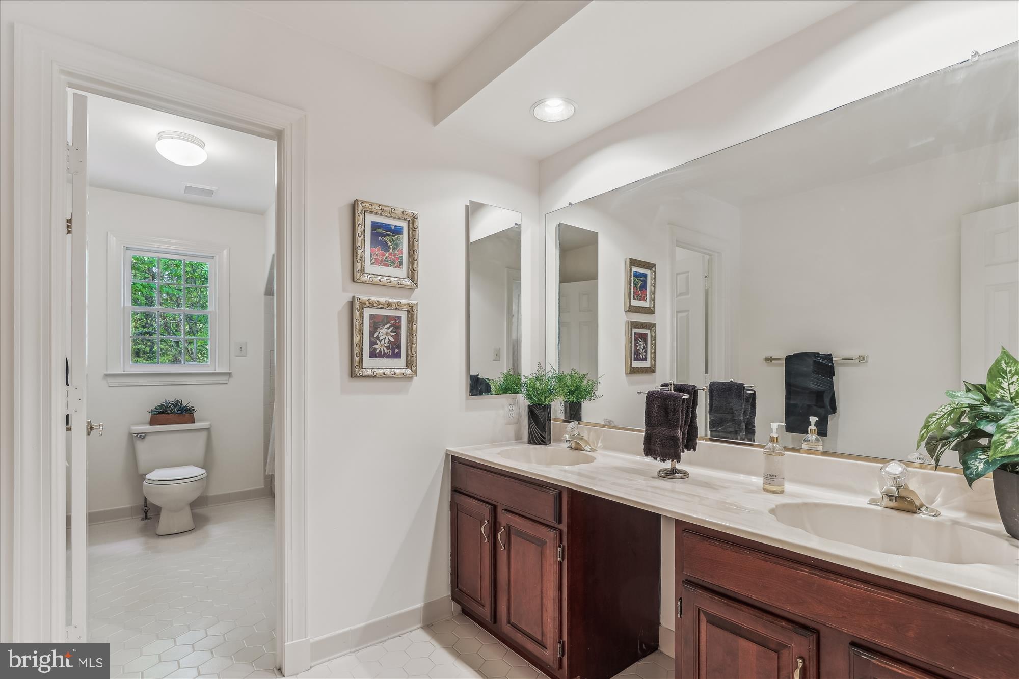 5937 FAIRVIEW WOODS DRIVE