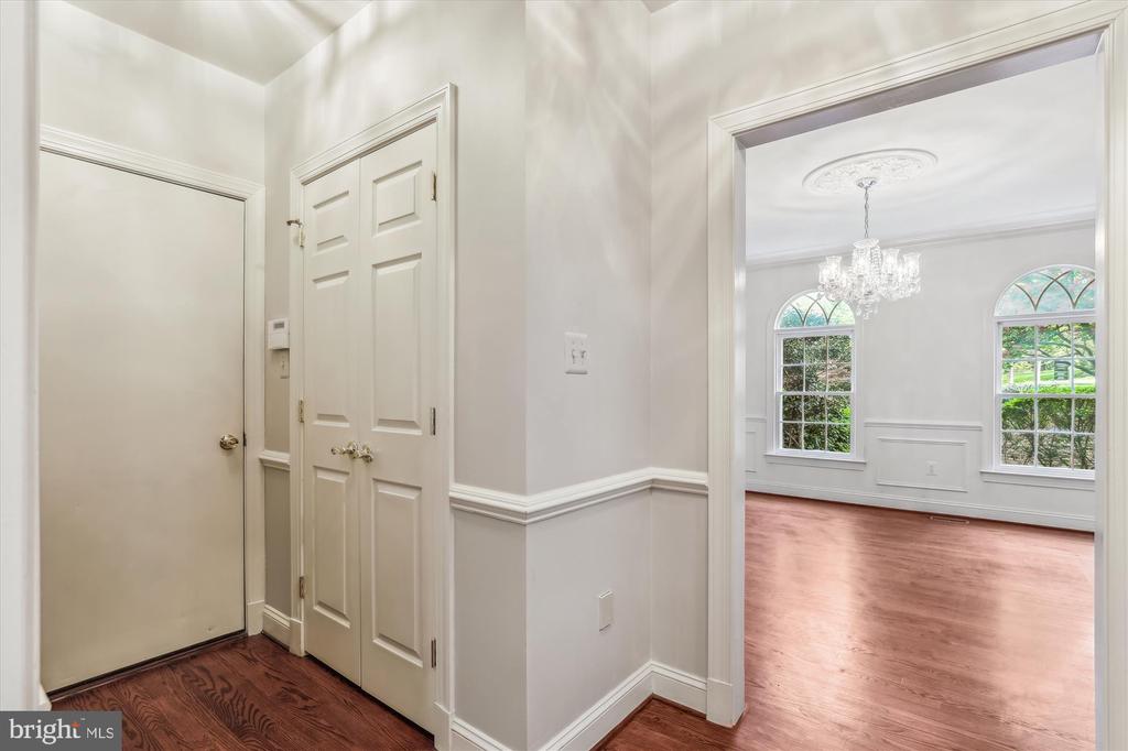 5937 FAIRVIEW WOODS DRIVE