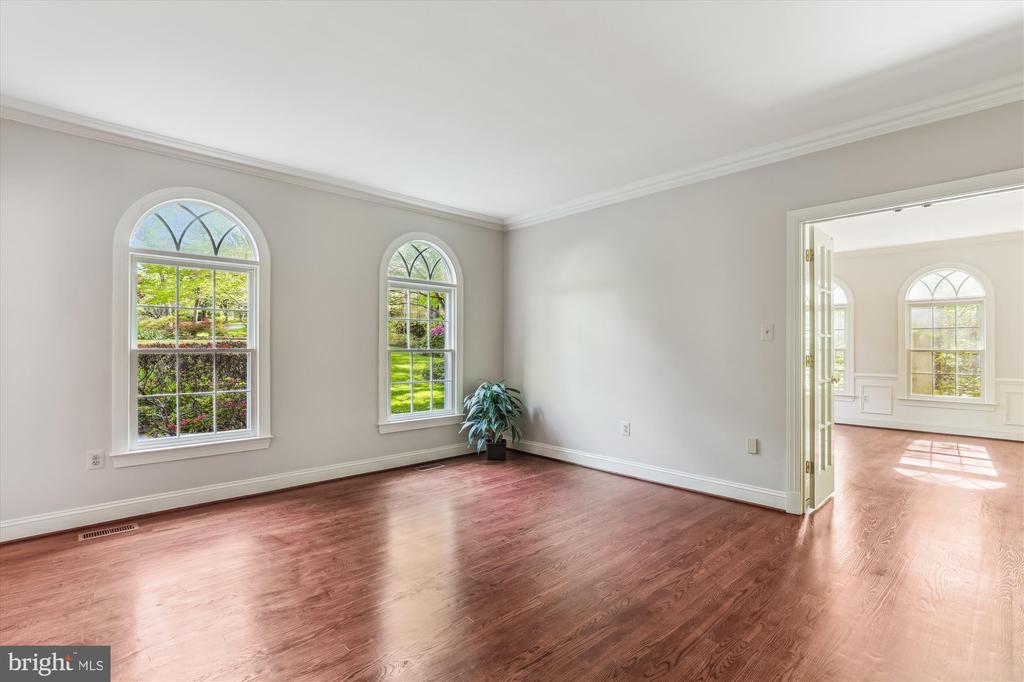 5937 FAIRVIEW WOODS DRIVE