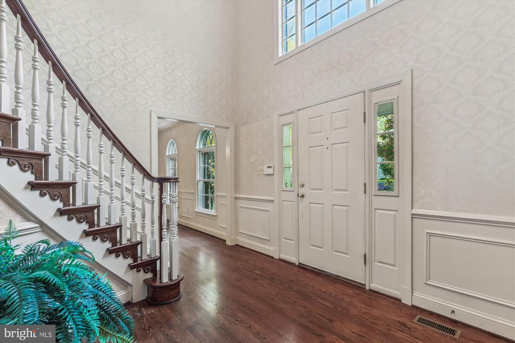 5937 FAIRVIEW WOODS DRIVE