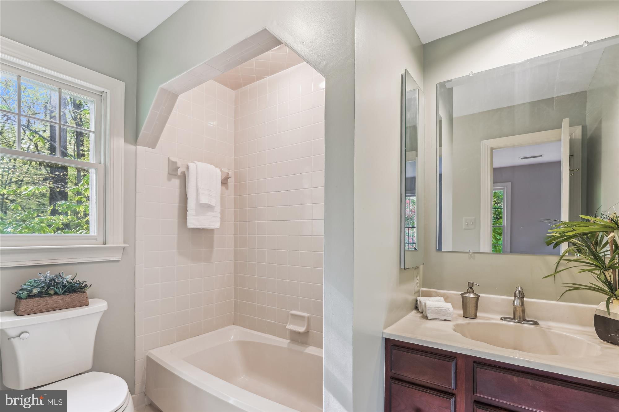 5937 FAIRVIEW WOODS DRIVE