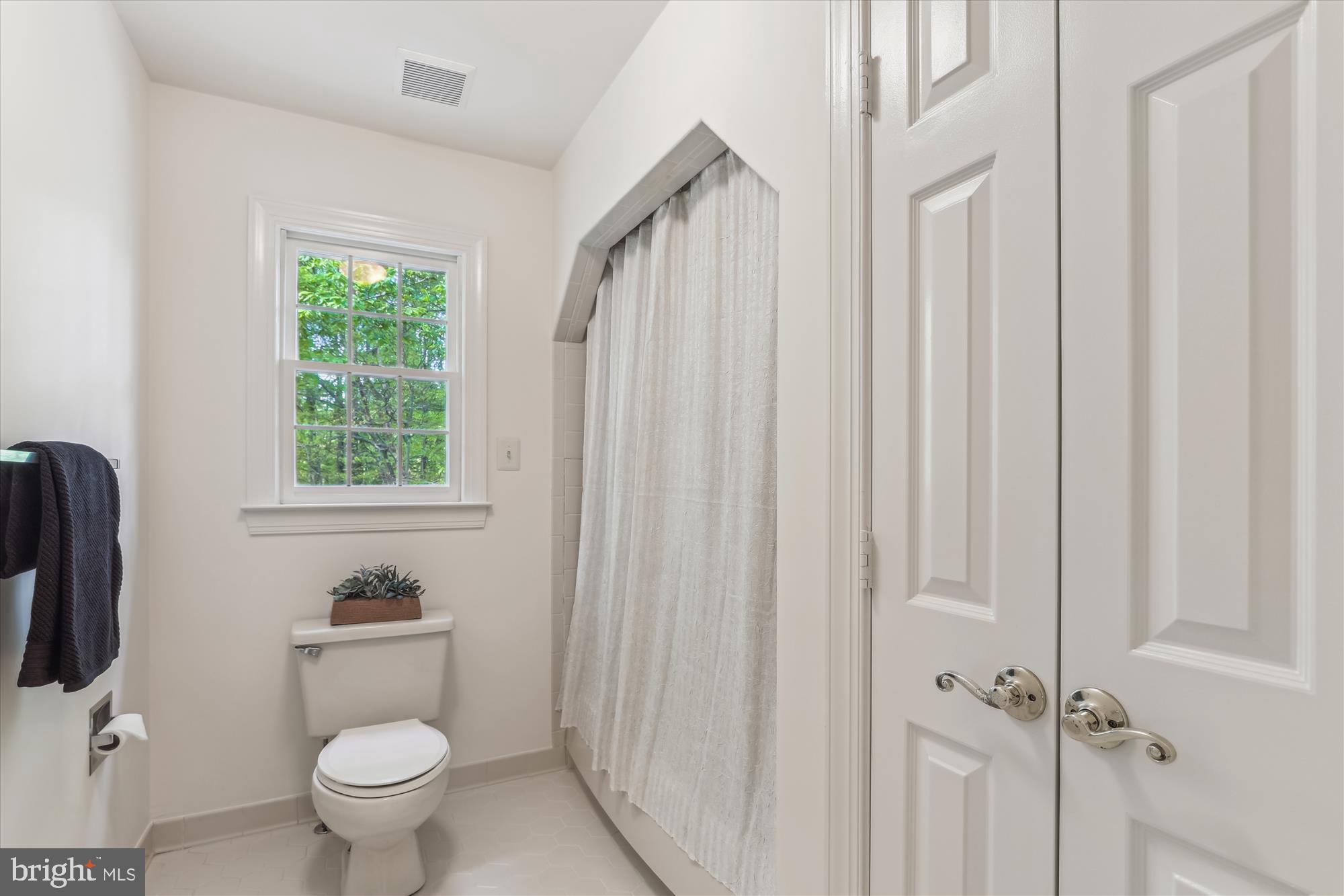 5937 FAIRVIEW WOODS DRIVE