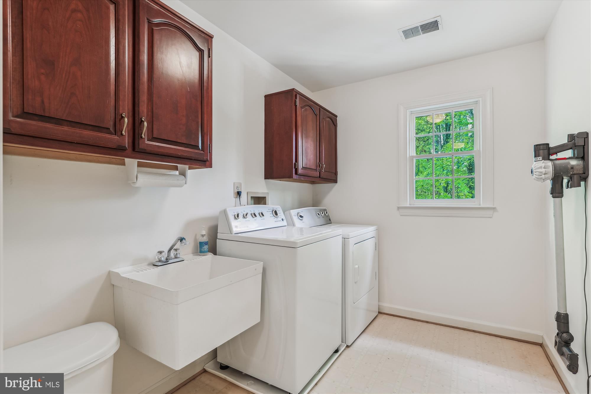 5937 FAIRVIEW WOODS DRIVE