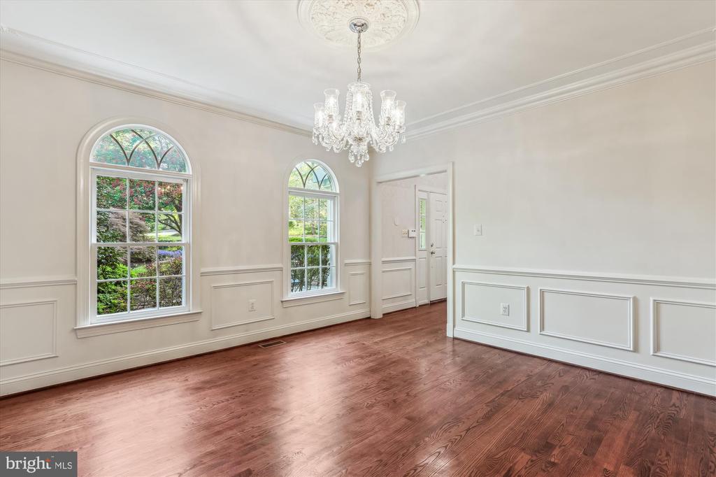 5937 FAIRVIEW WOODS DRIVE