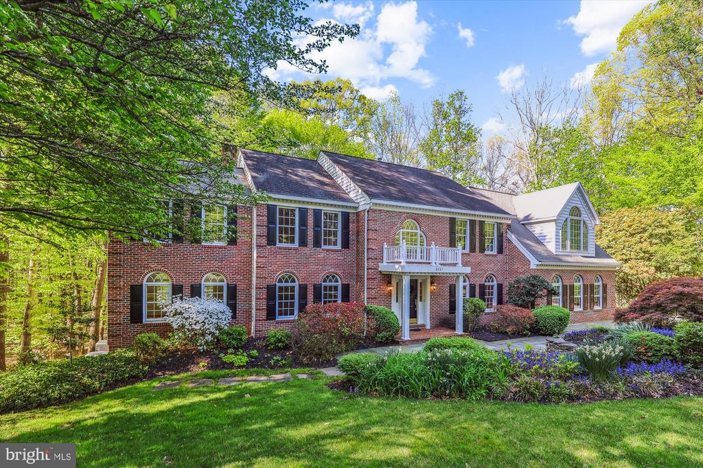 5937 FAIRVIEW WOODS DRIVE