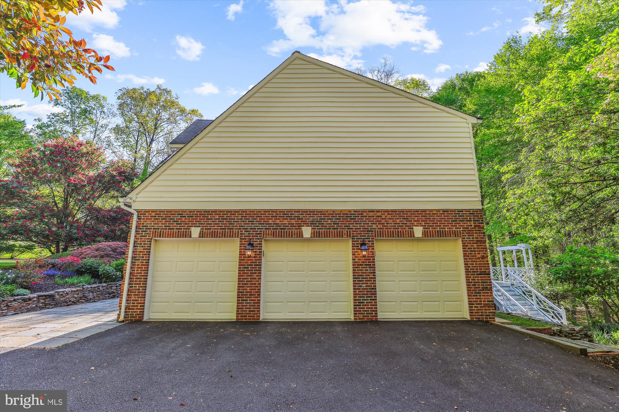 5937 FAIRVIEW WOODS DRIVE