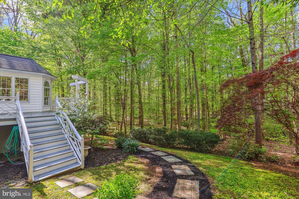 5937 FAIRVIEW WOODS DRIVE