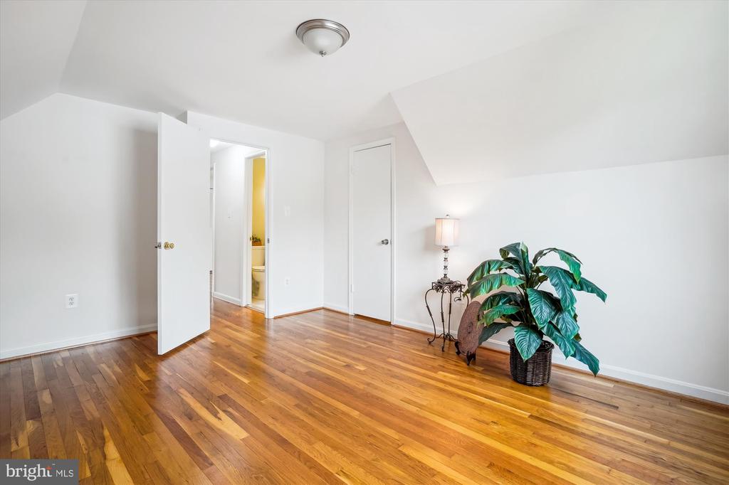 5420 EASTBOURNE DRIVE