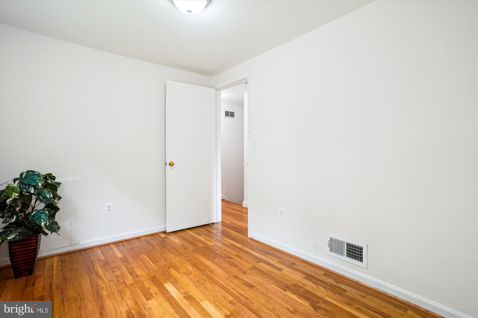 5420 EASTBOURNE DRIVE