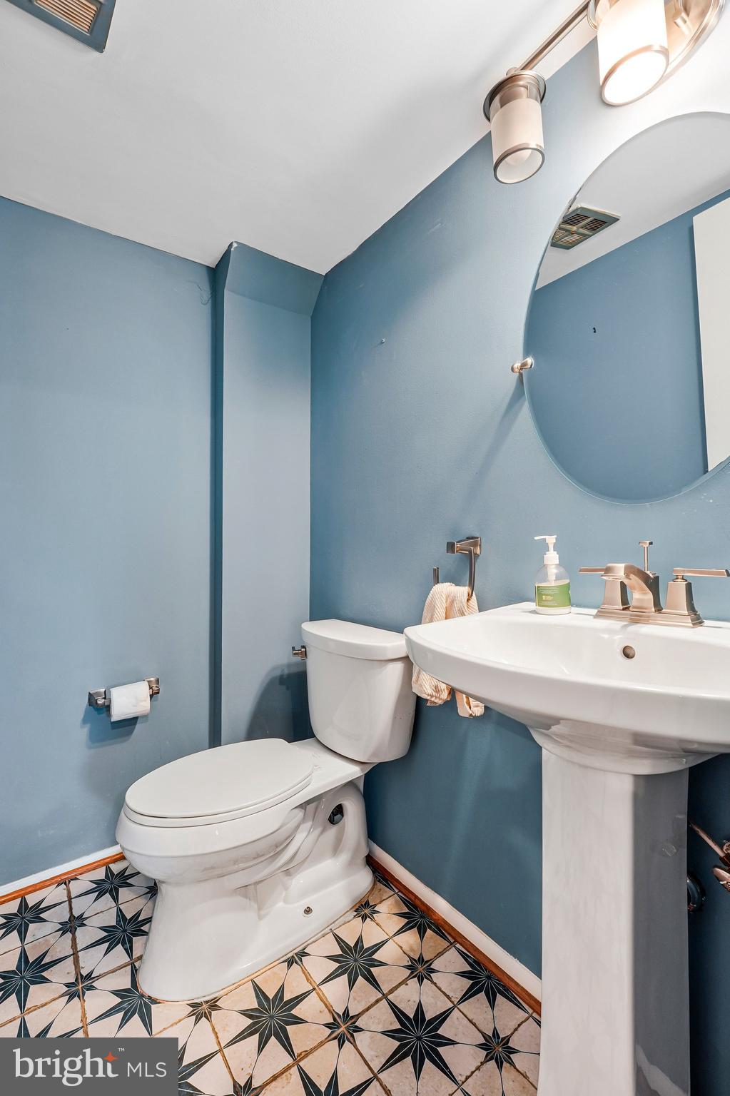 1016 TRINITY GATE STREET