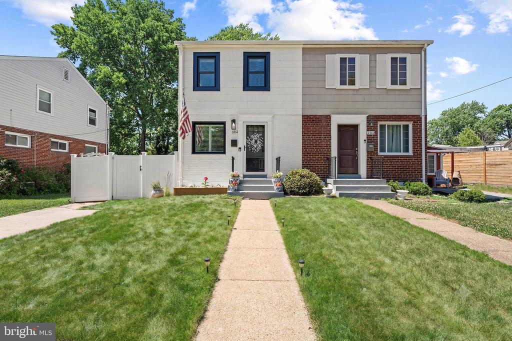 2204 DARTMOUTH DRIVE