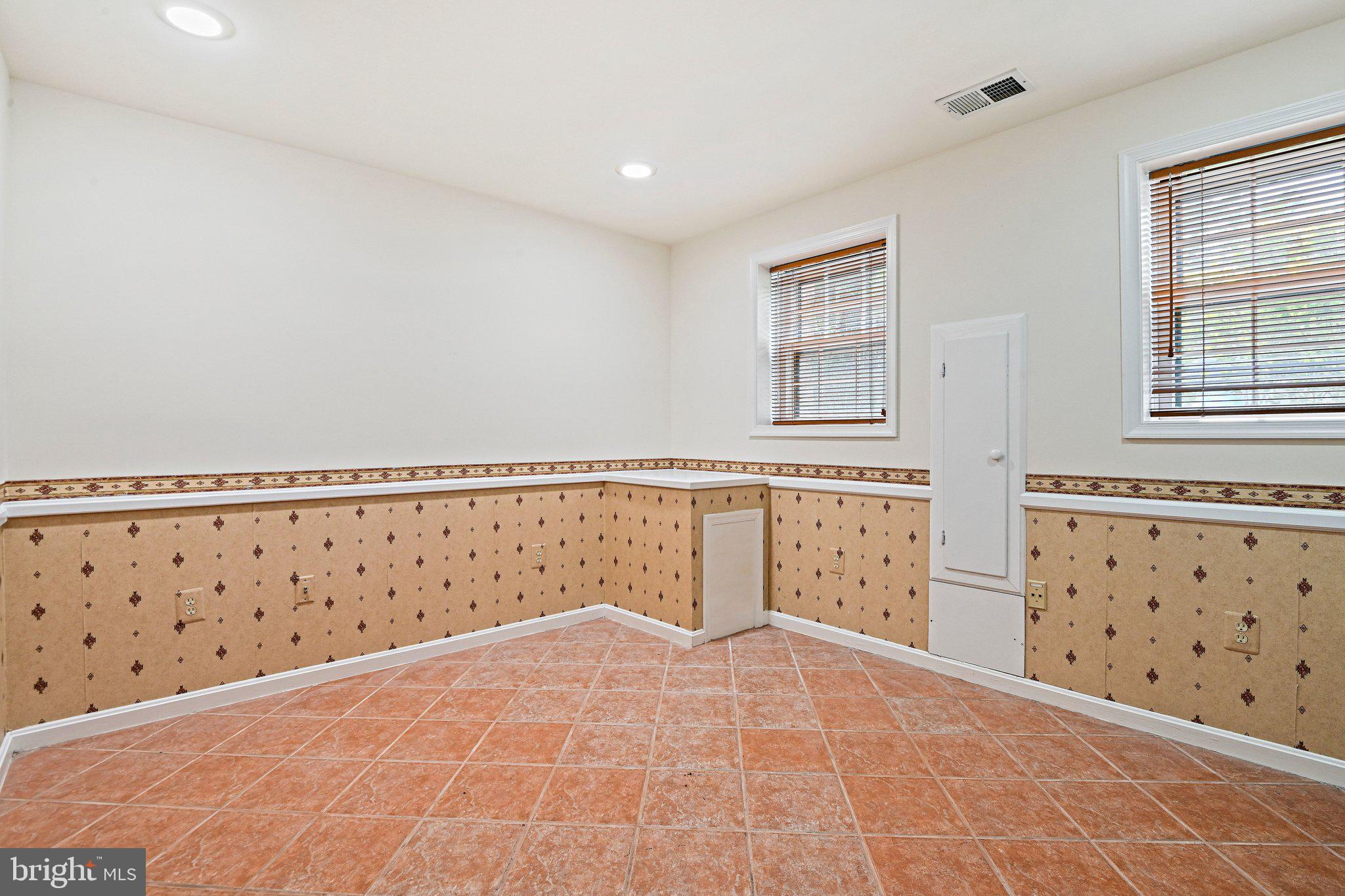 2885 KELLY SQUARE