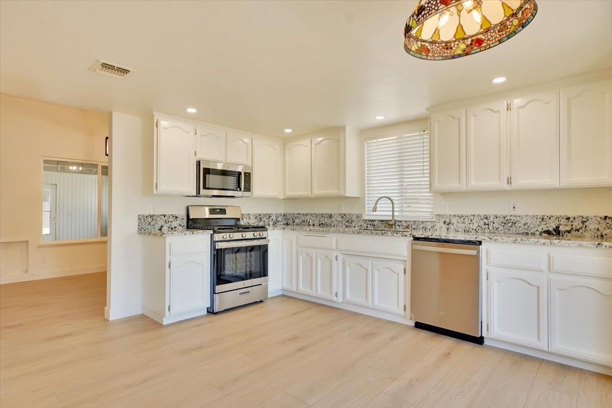 2584 Cedar