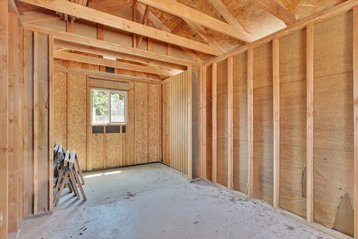 2584 Cedar