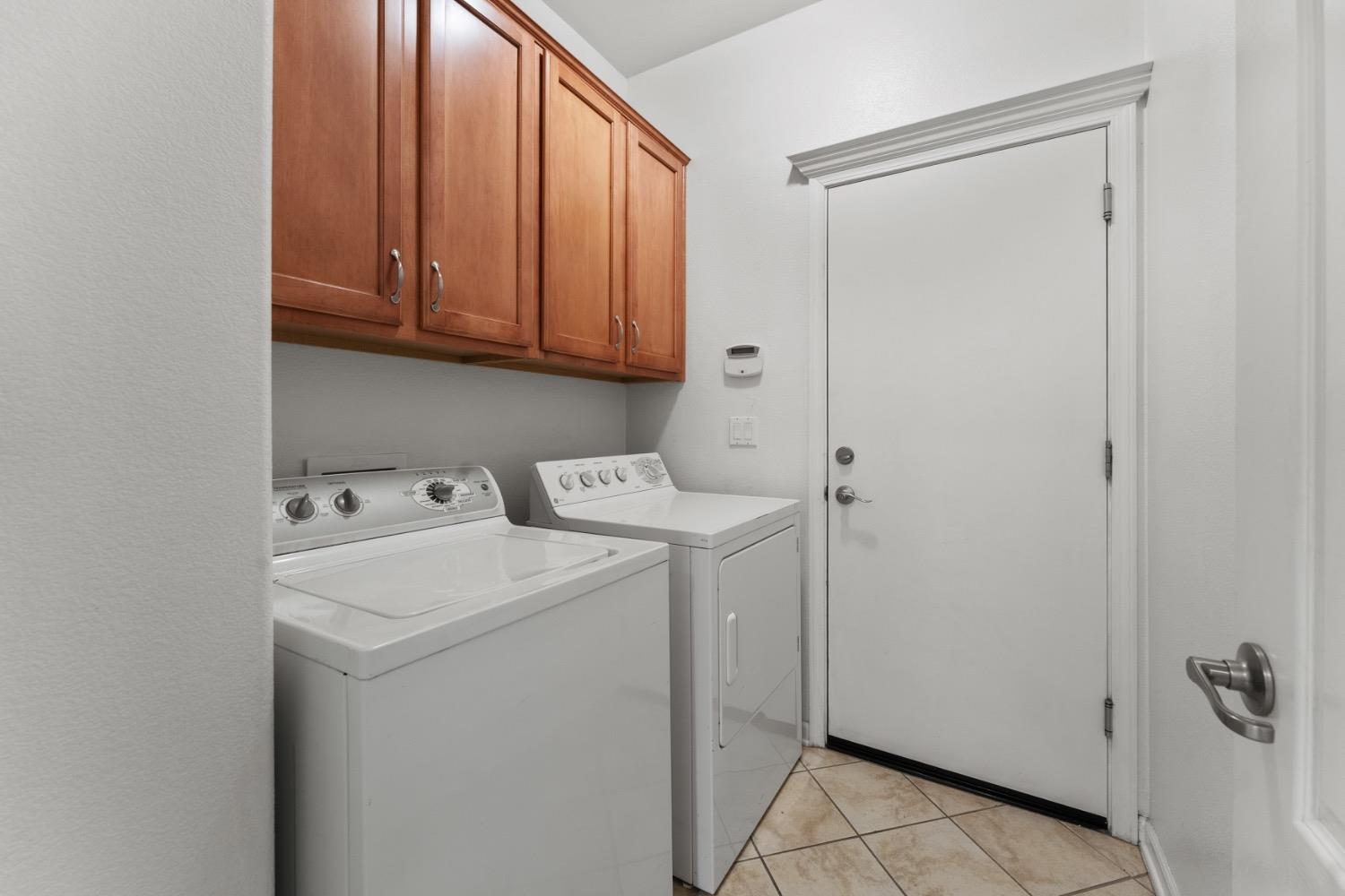 5555 Rock Cliff Court