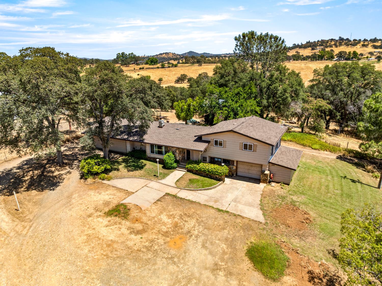 8060 LAKEVIEW LANE