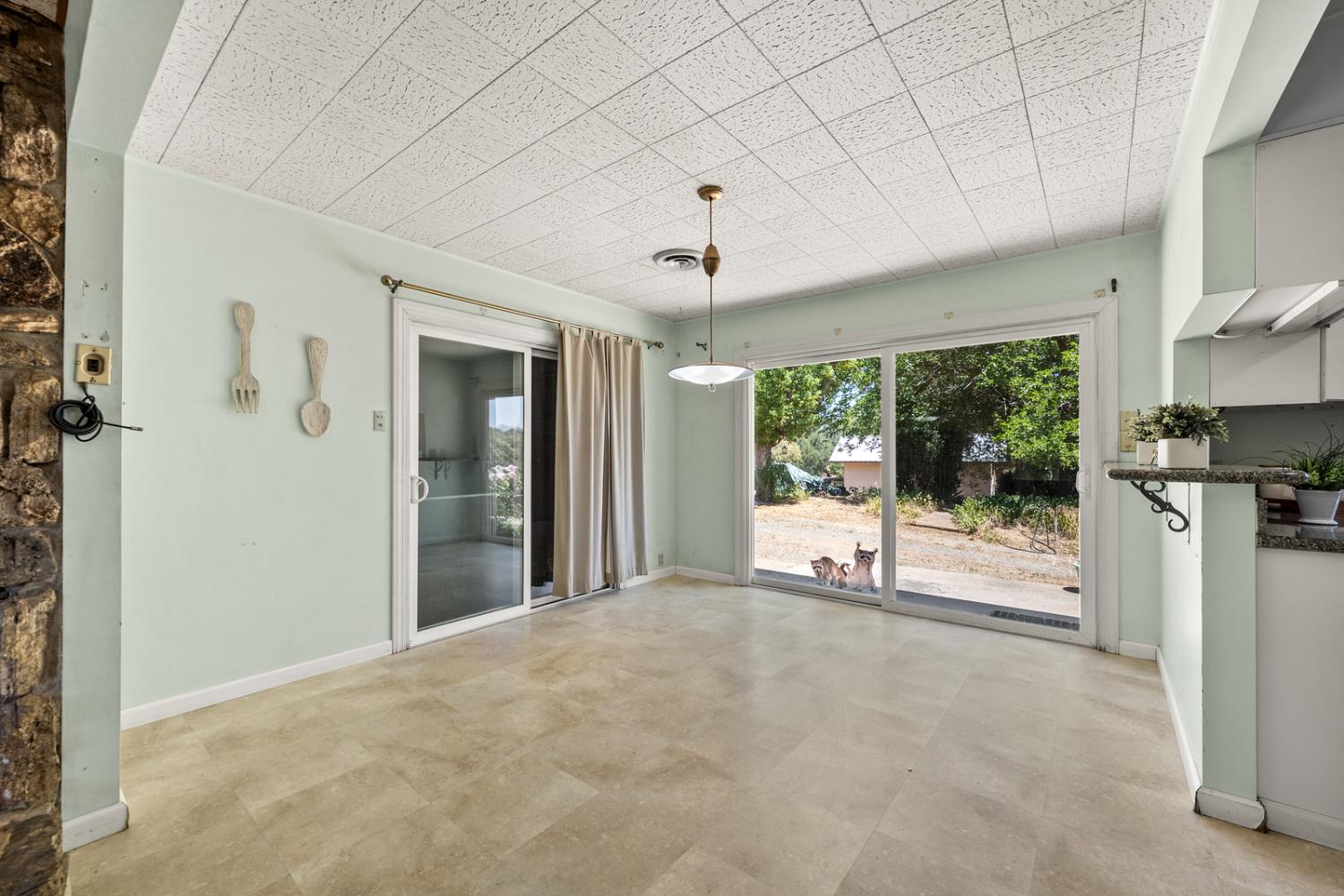 8060 LAKEVIEW LANE