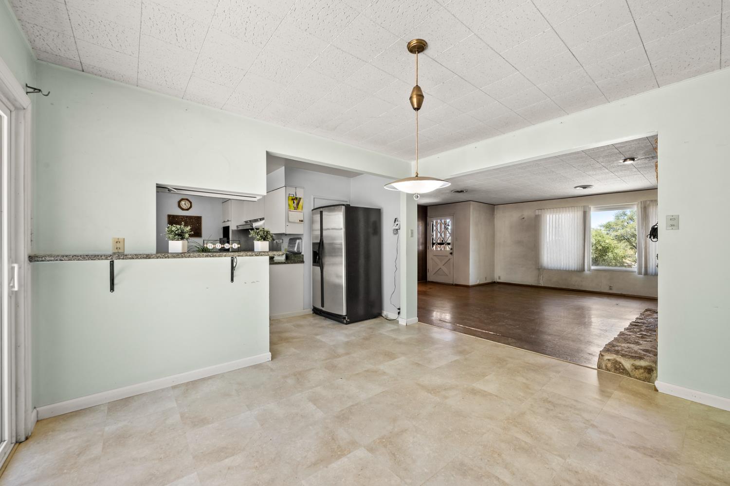 8060 LAKEVIEW LANE