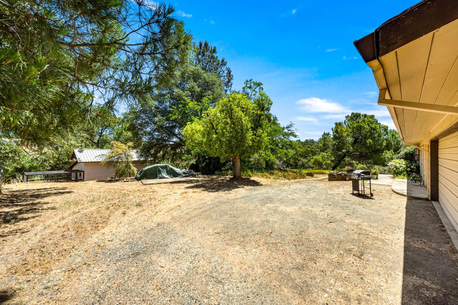 8060 LAKEVIEW LANE