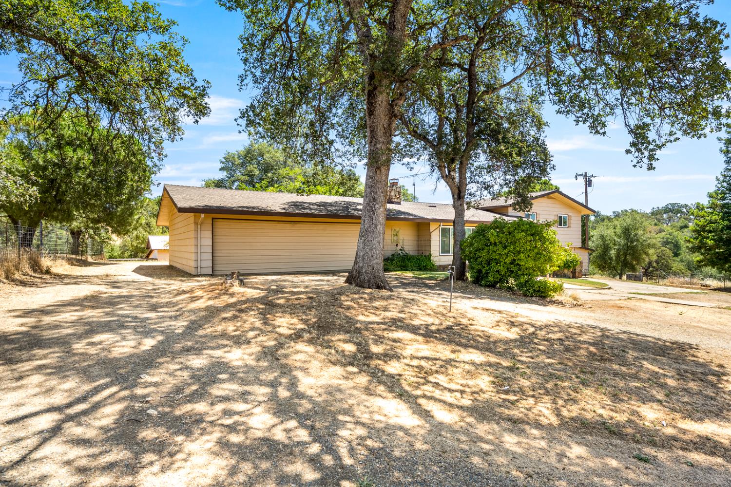 8060 LAKEVIEW LANE