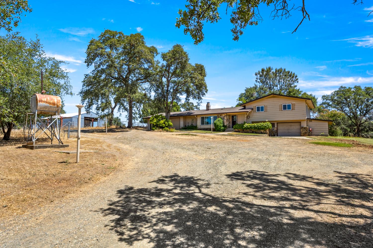 8060 LAKEVIEW LANE
