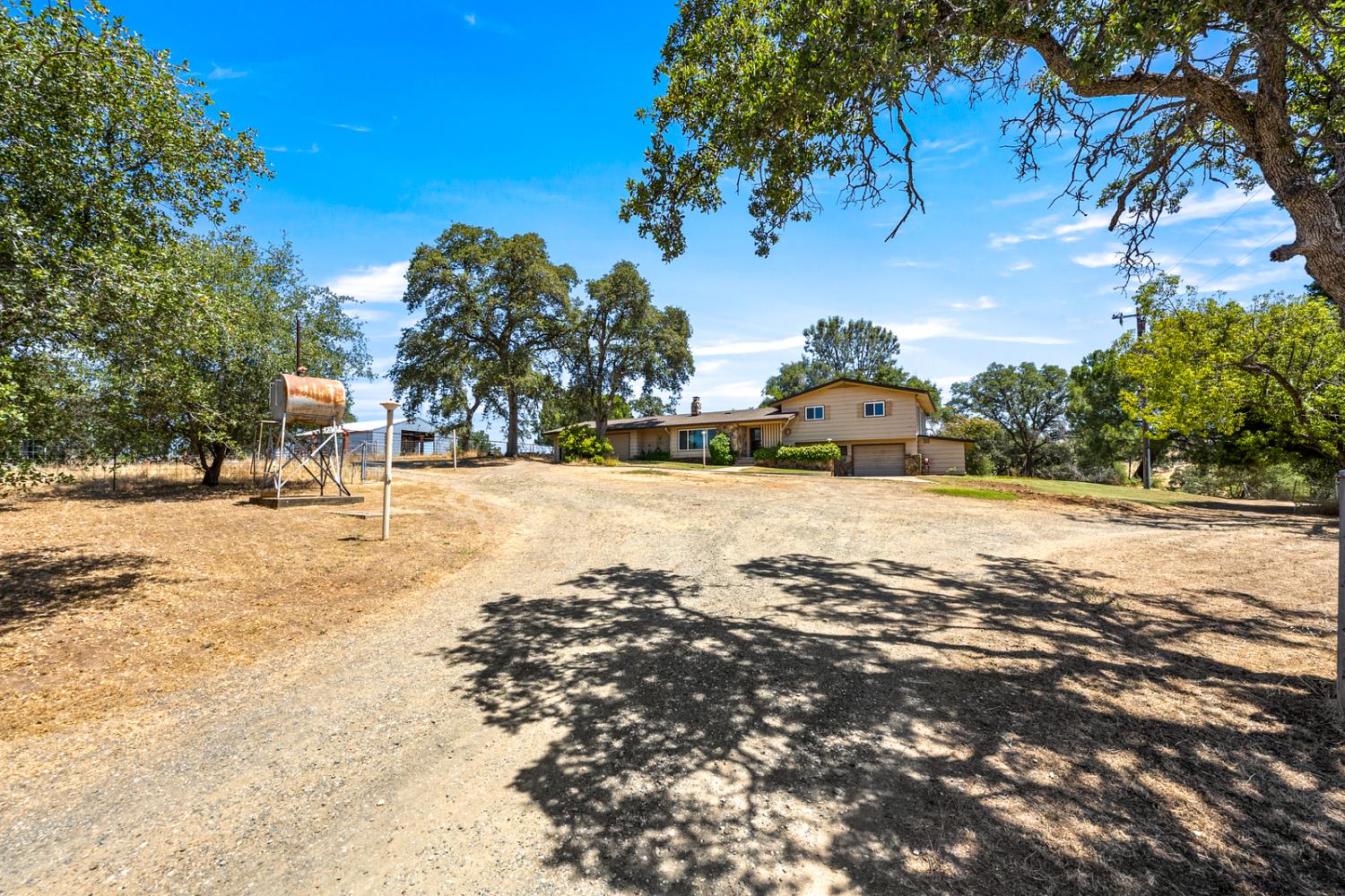 8060 LAKEVIEW LANE
