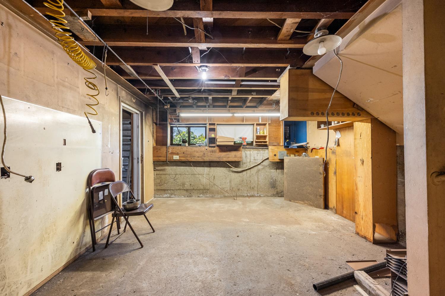 8060 LAKEVIEW LANE