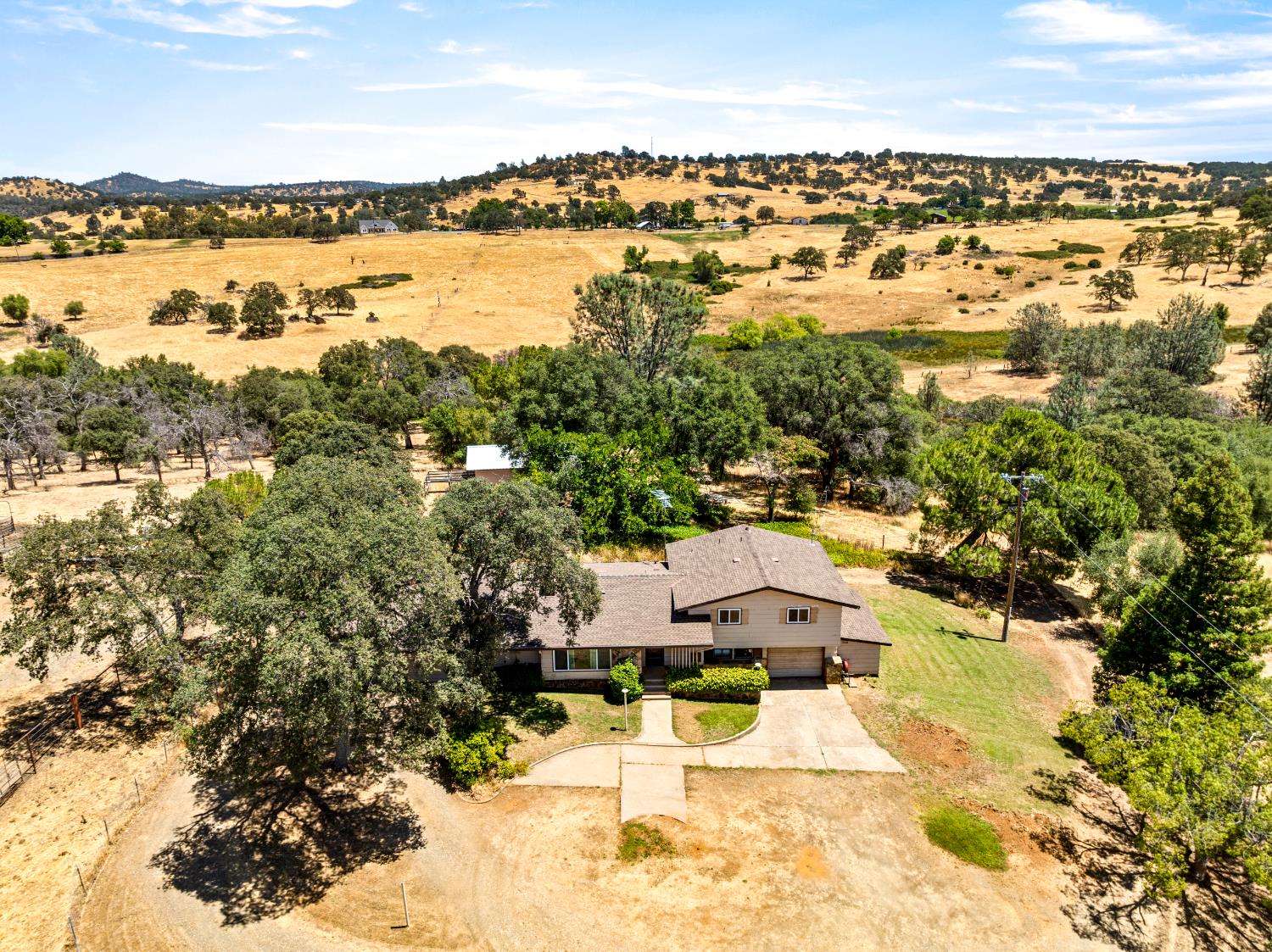 8060 LAKEVIEW LANE