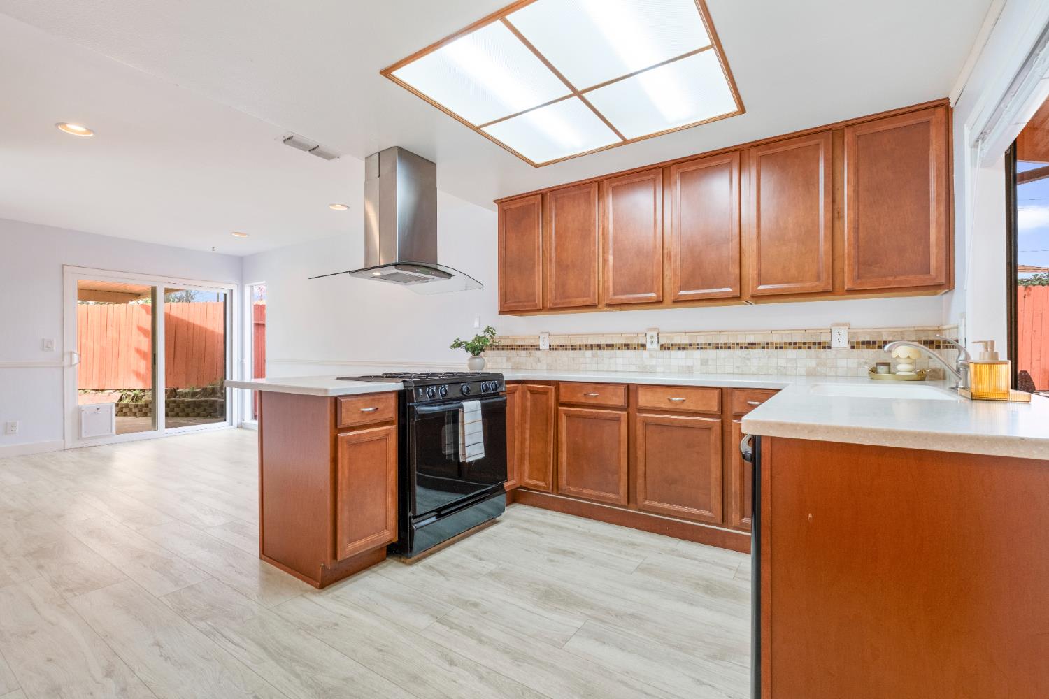6939 Escallonia Drive