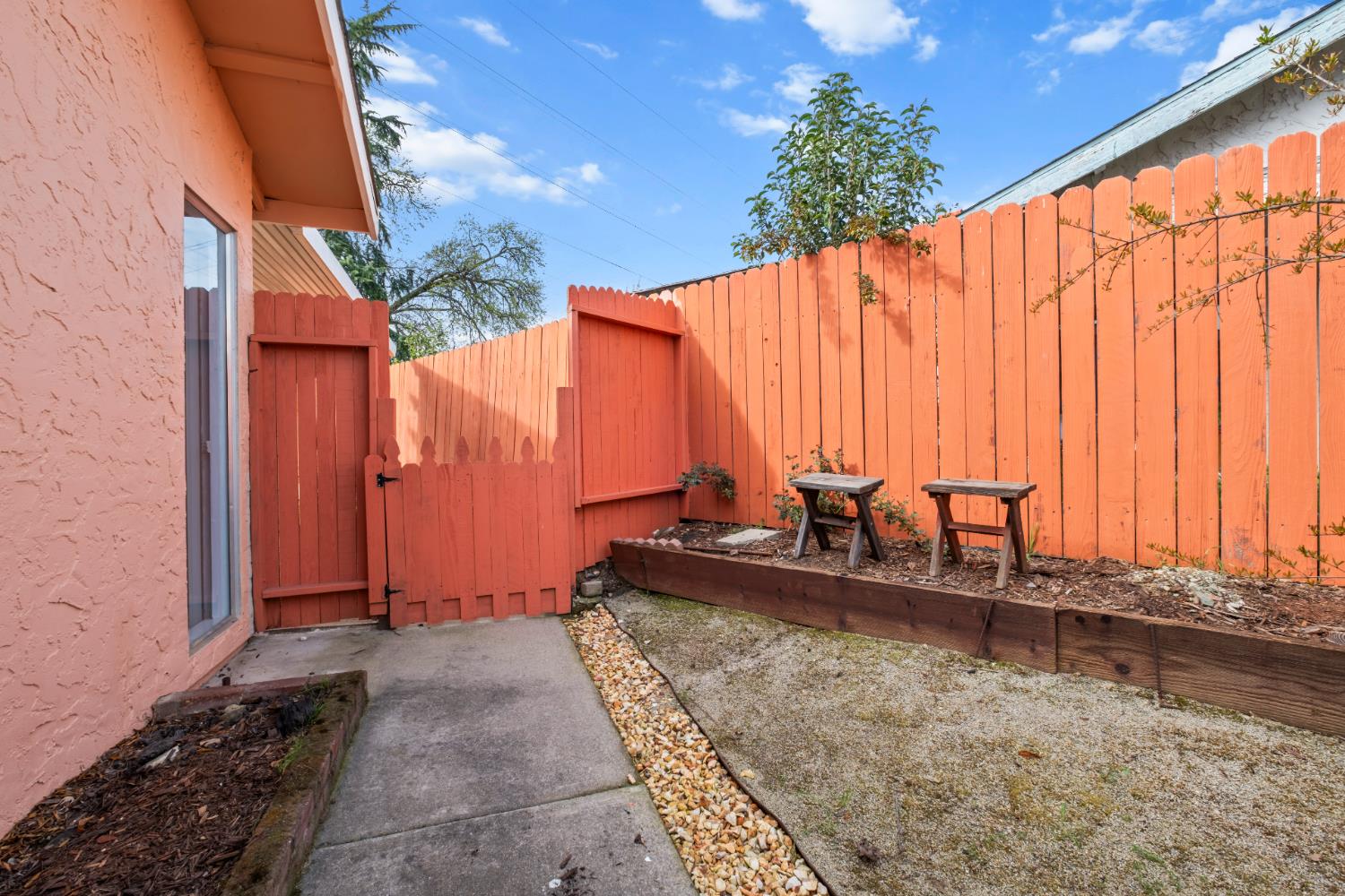 6939 Escallonia Drive