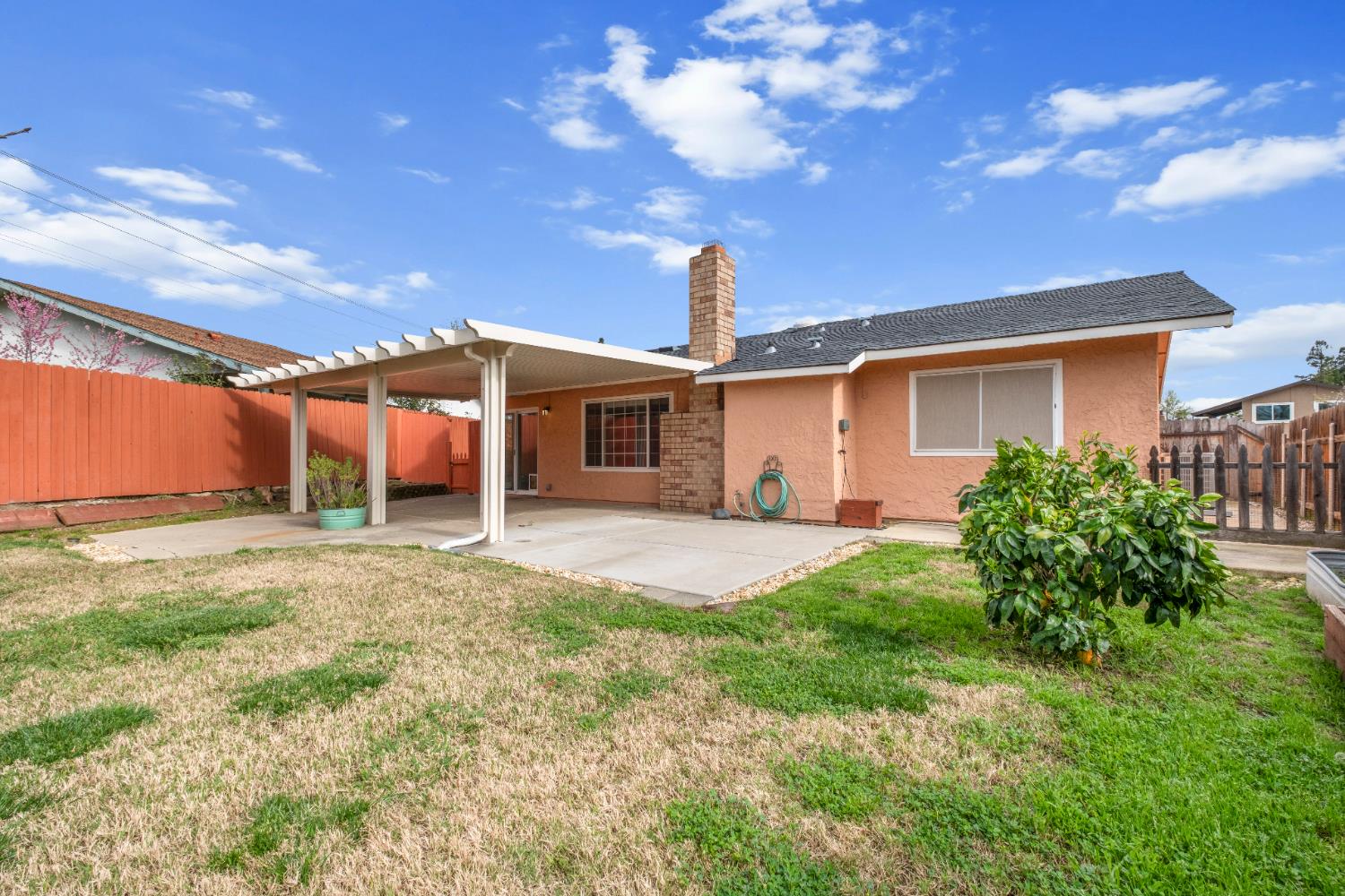 6939 Escallonia Drive